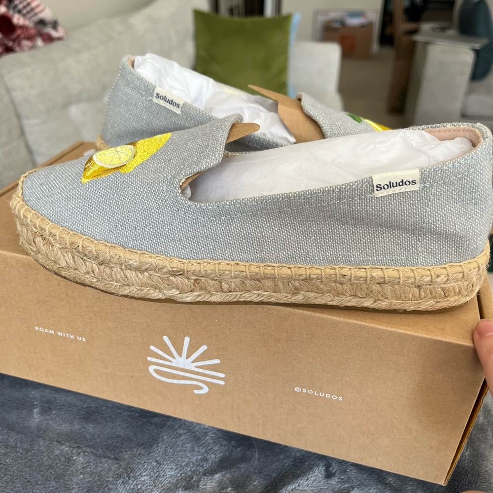NEW NEVER BEEN WORN Blue Soludos Platform Espadrilles with Lemon Embroidery - Picture 5 of 6